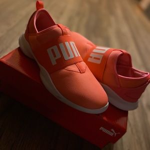 Puma tennis shoes size 9